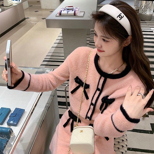 Set áo len dài tay cổ tròn + chân váy dài thời trang nữ | BigBuy360 - bigbuy360.vn