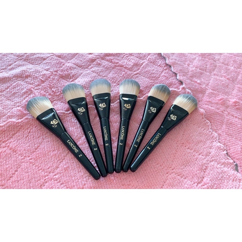 Cọ nền Lancome.