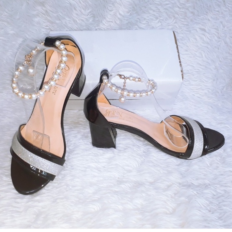 Giày cao gót sandal 5p quai đen phối kim tuyết vòng cổ chuỗi _LZ155