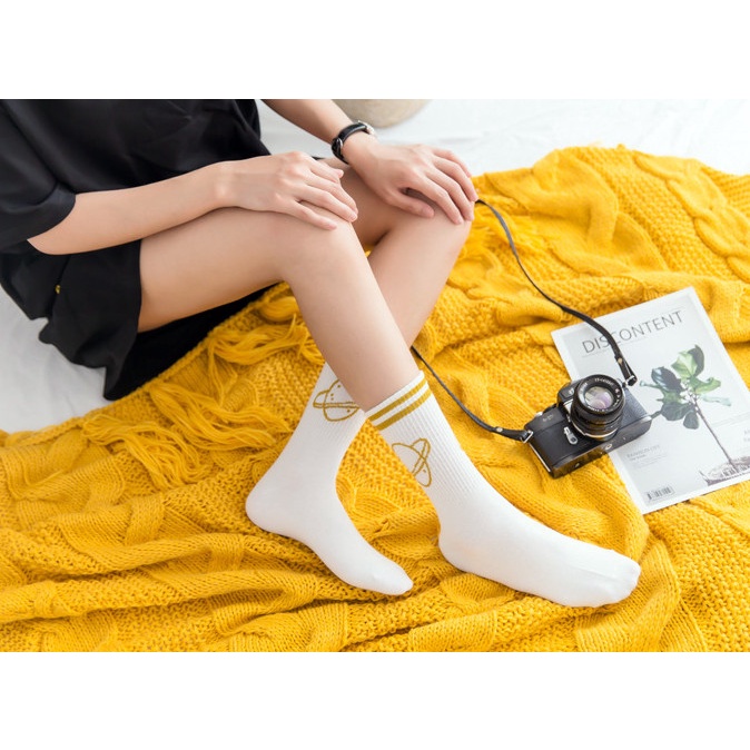 Vớ cổ cao Unisex hình sao Thổ phong cách thể thao, trẻ trung và năng động.