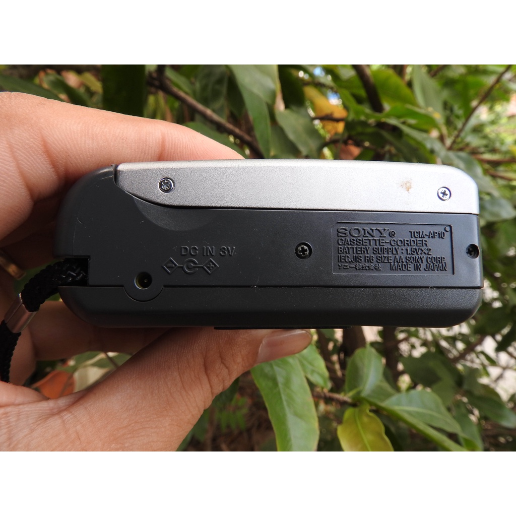 Máy nghe nhạc Cassette Sony TCM-AP10 có loa ngoài phát băng 2 chiều cửa băng kim loại chắc tay máy còn đẹp