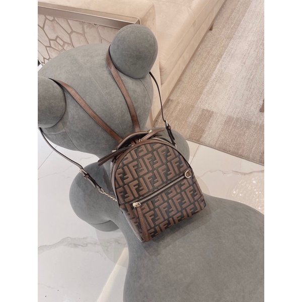 Balo FENDI da dập nổi logo