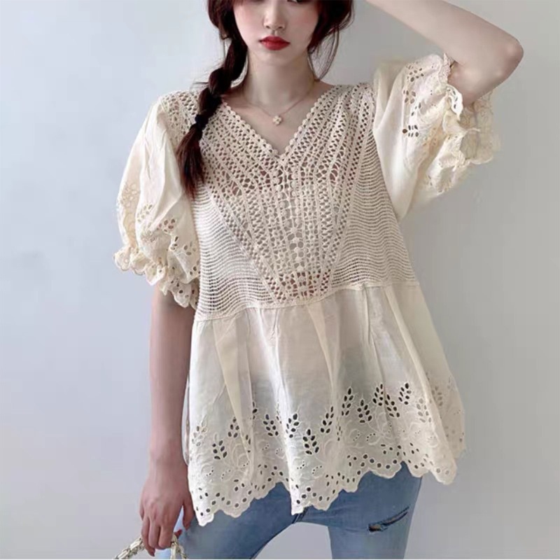 Áo Kiểu Nữ Tay Lỡ Cổ Chữ V Phối Ren Thời Trang