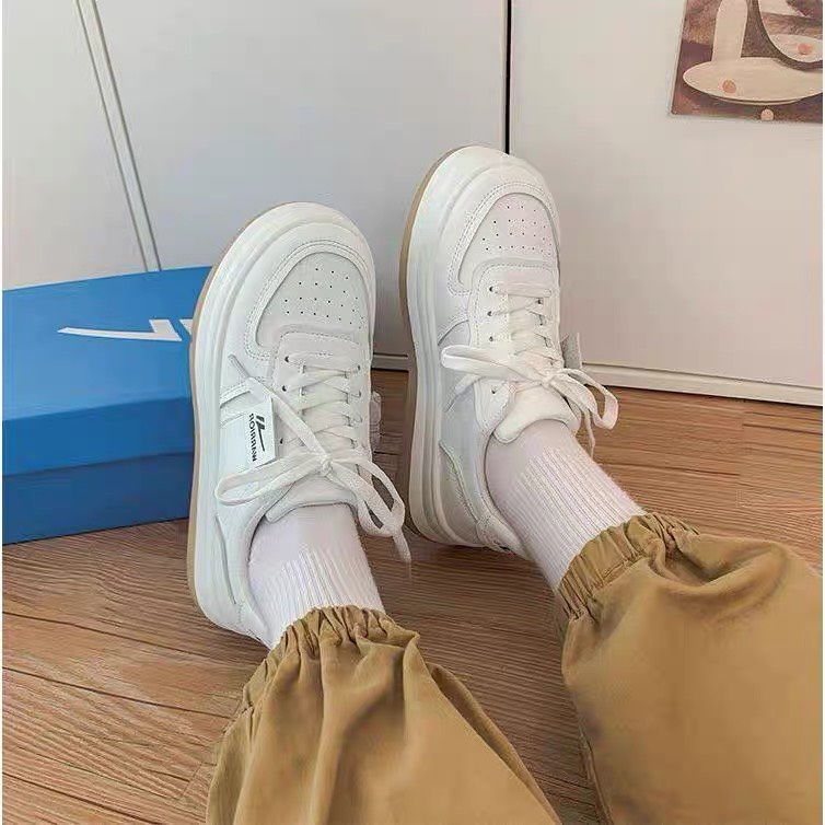 Giày nữ thể thao MAG độn đế cao cấp