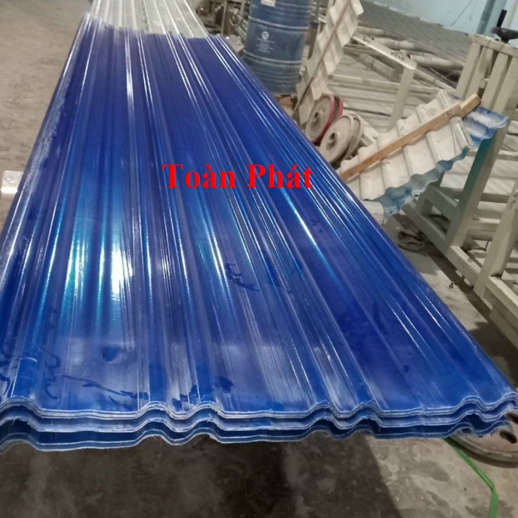 (Khổ 1m07 x dài 2m4x8zem) Tôn nhựa lấy sáng màu xanh