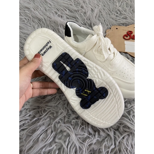 Giày thể thao nữ tag gấu da mềm êm chân