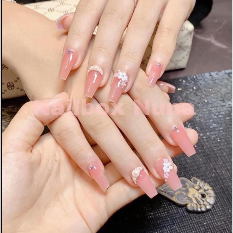 Nailbox Nuna móng úp thiết kế móng tay thạch đính hoa trai. Nail box sẵn có now ship