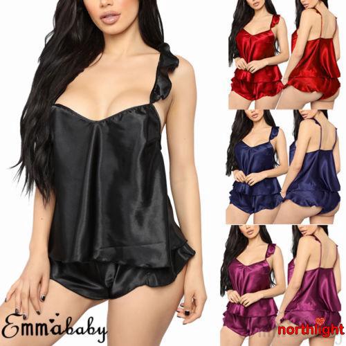 Set đồ ngủ bằng lụa satin kiểu dáng quyến rũ dành cho nữ
