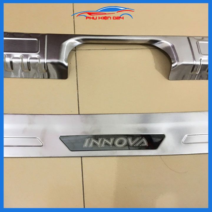 Ốp chống trầy cốp trong ngoài cho xe Innova 2017-2018-2019-2020-2021 2022 2023 màu INOX bảo vệ trang trí xe