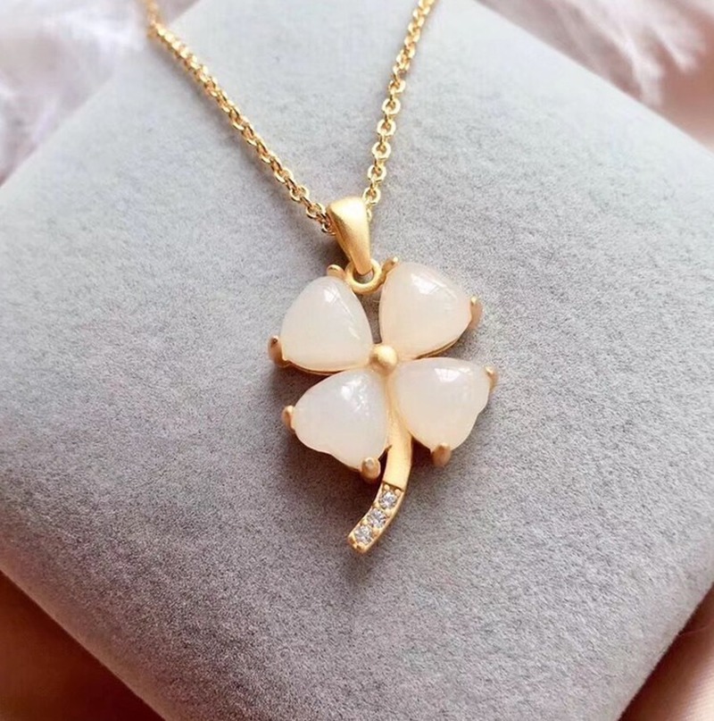 [Ready Stock]New White Jade Clover Pendant Fashion Necklace
