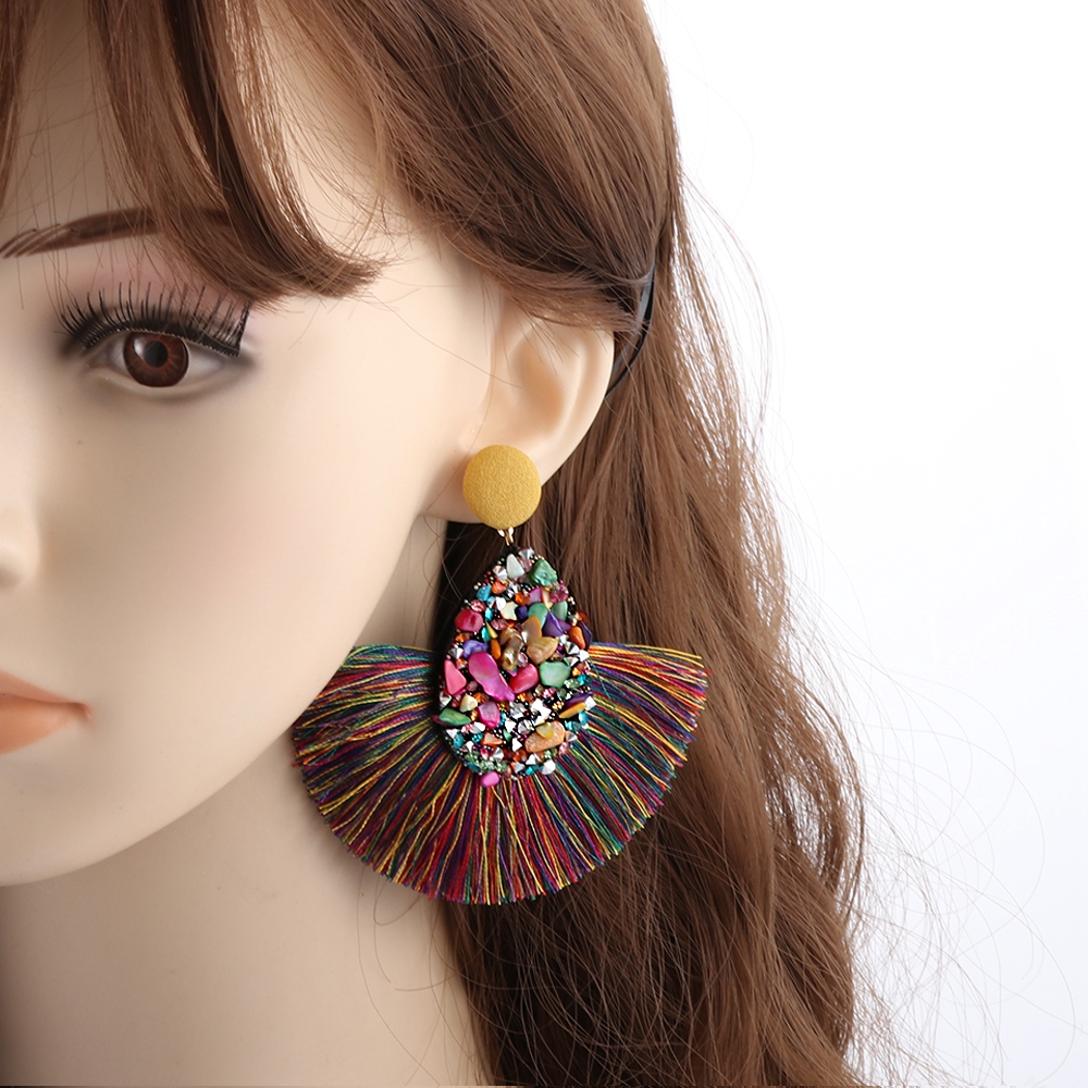 Khuyên tai tua rua phong cách bohemian thời trang