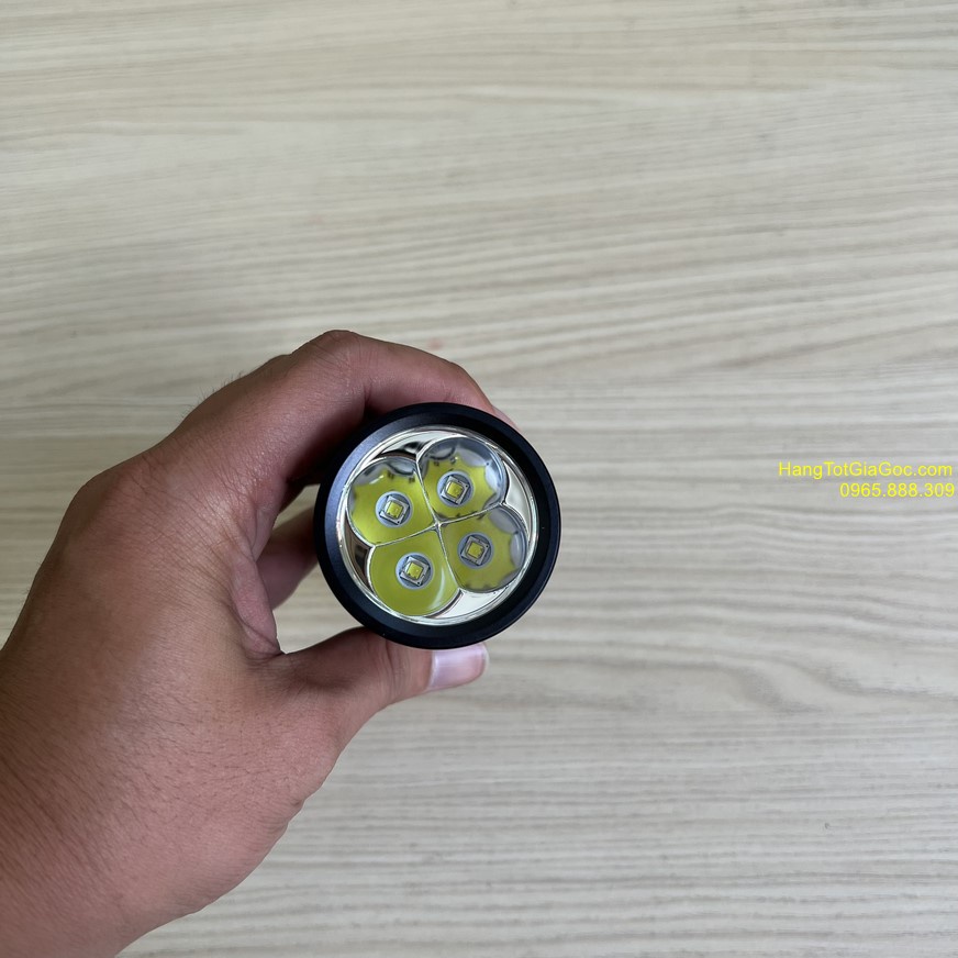 Đèn pin siêu sáng Sofirn Q8 Pro dùng 4 pin 12000 mAh siêu khỏe, 4 bóng led XPL50 độ sáng 11000LM