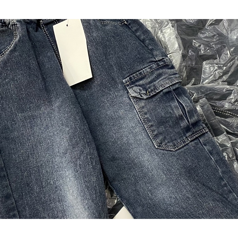 Quần bò Joger túi hộp cho bé trai có 2 màu size từ 12-28 cân