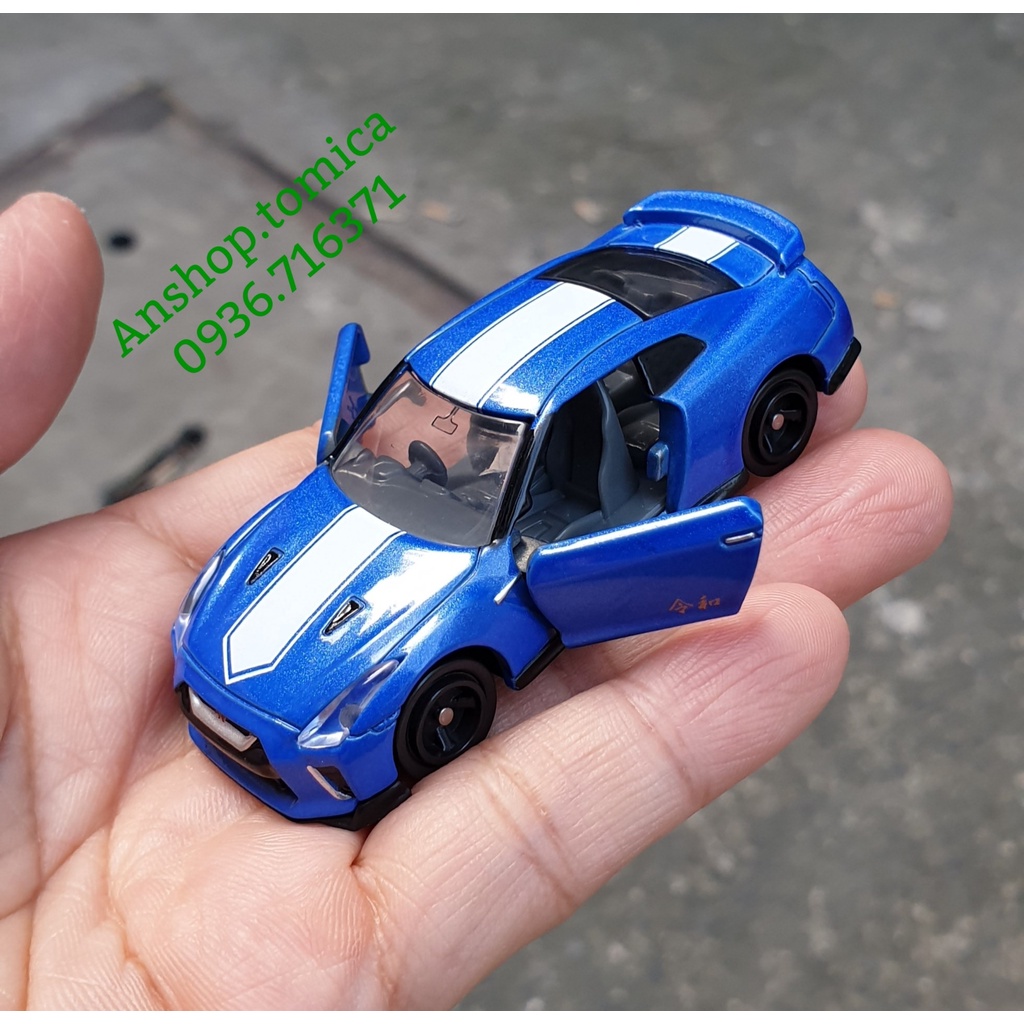 Mô hình siêu xe Nissan GT-R màu xanh mở được cửa phiên bản đặc biệt tomica Nhật Bản