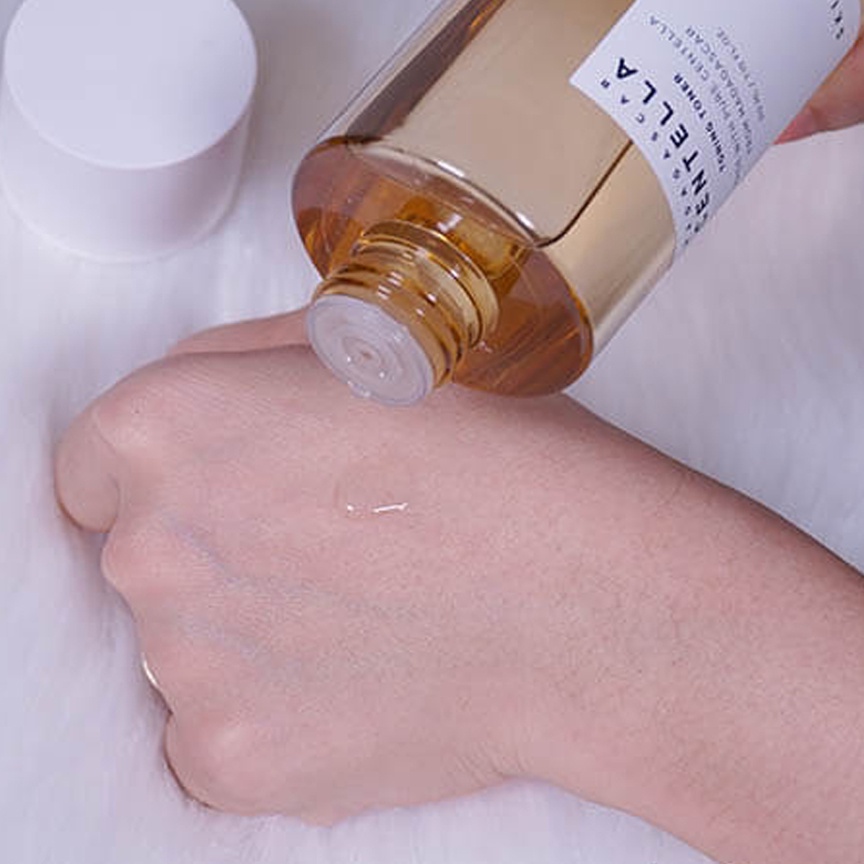 Nước hoa hồng SKIN1004 MADAGASCAR CENTELLA TONING TONER Phục hồi và tái tạo da