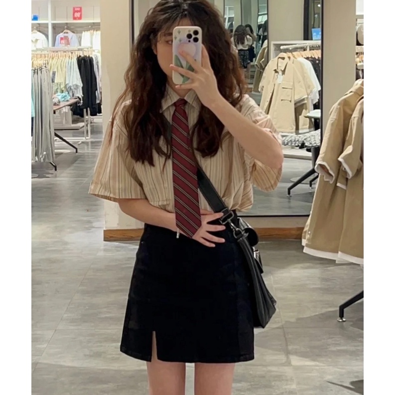 Áo Sơ Mi Tay Ngắn Họa Tiết Sọc Thời Trang Cho Nữ