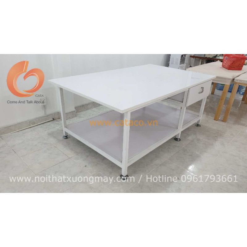 Bàn cắt vải mini có hộc kéo