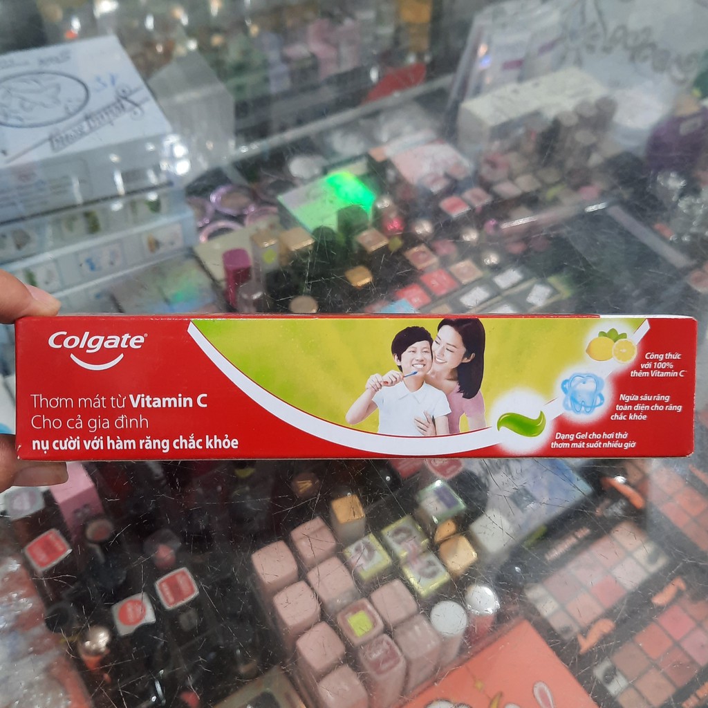 Kem đánh ngừa sâu răng Colgate Vitamin C thơm mát 90g