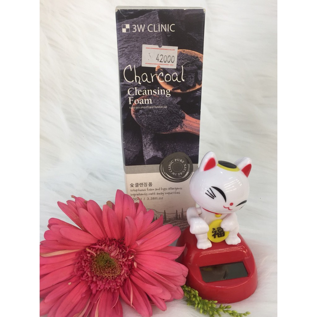 Sữa rửa mặt chiết xuất từ than hoạt tính 3W CLINIC CHARCOAL CLEANSING FOAM 100ML