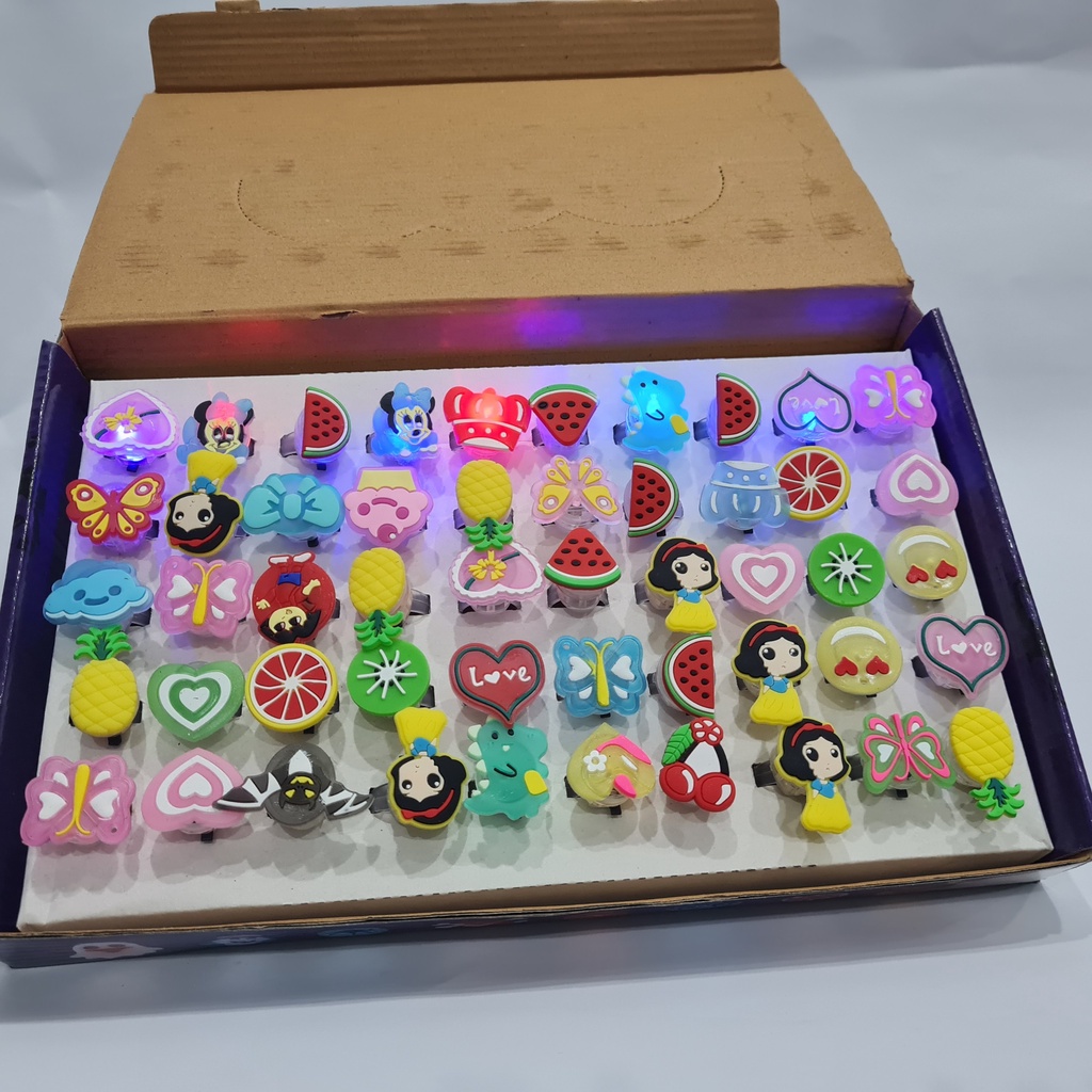 Nhẫn phát sáng đồ chơi đeo tay có đèn led cho bé