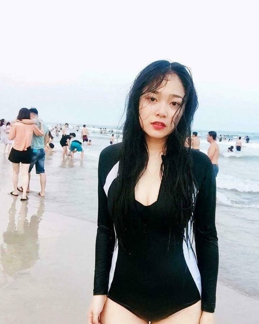 (có sẵn)bộ đồ bơi liền thân dài tay kéo khoá màu đen phối trắng