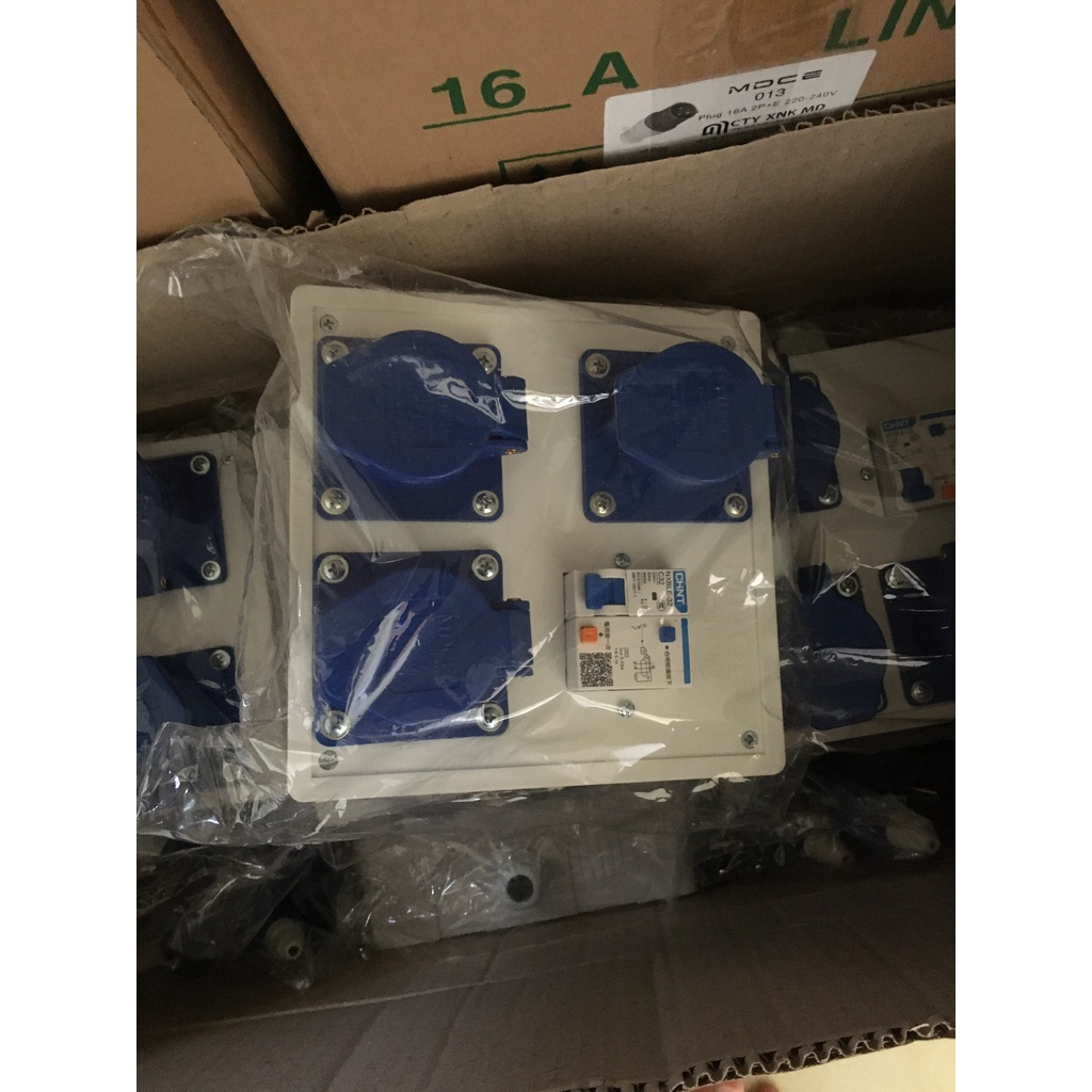 HỘP NGUỒN THI CÔNG ĐIỆN TẠM CÔNG TRÌNH CB MCB 2P TÉP CHỐNG GIẬT 3 Ổ CẮM CÔNG NGHIỆP 1 PHA 3 CHẤU