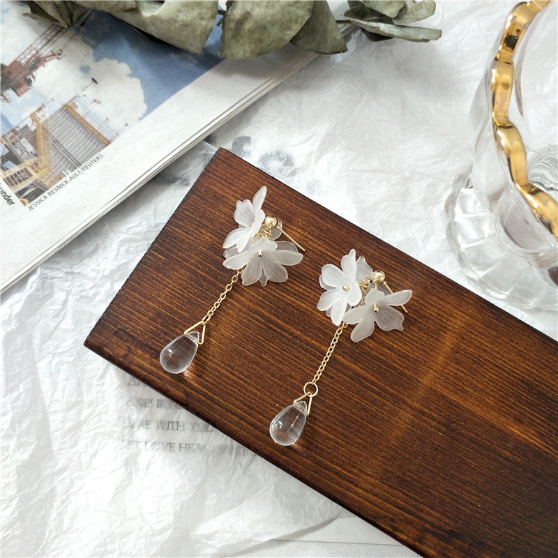 Khuyên tai bông hoa năm cánh nạm đá sang trọng