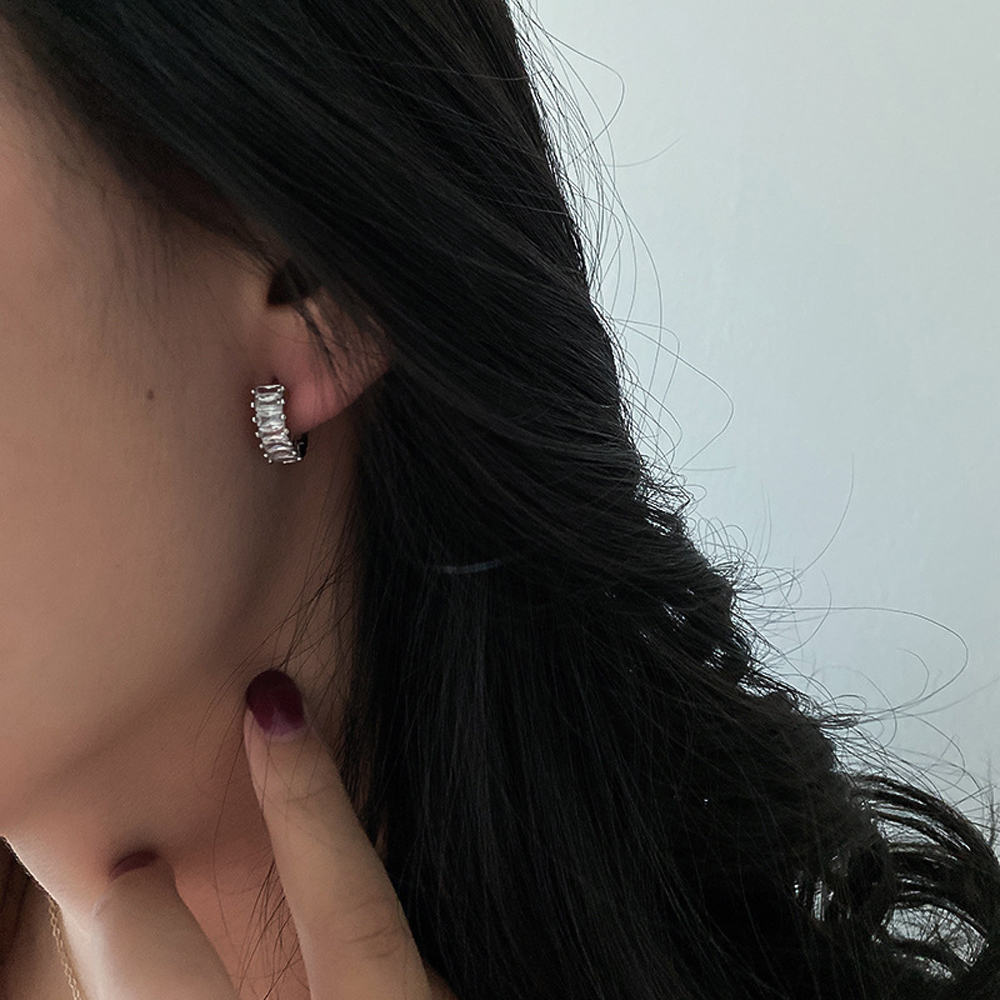 Cặp bông tai hình tròn thời trang cá tính dành cho nữ