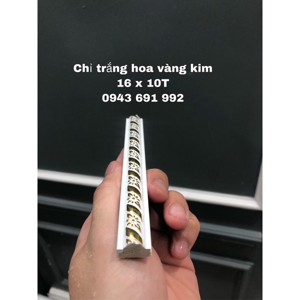 Phào Chỉ nhựa composite bản rộng 1.6cm trắng hoa văn vàng ánh kim hoàn thiện
