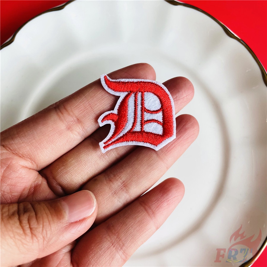 ✿ Miếng Dán Ủi Thêu Chữ Cái Tiếng Anh Mini Series Q-2 (Màu Đỏ) ✿ 1 Sticker Ủi Thêu Hình Huy Hiệu