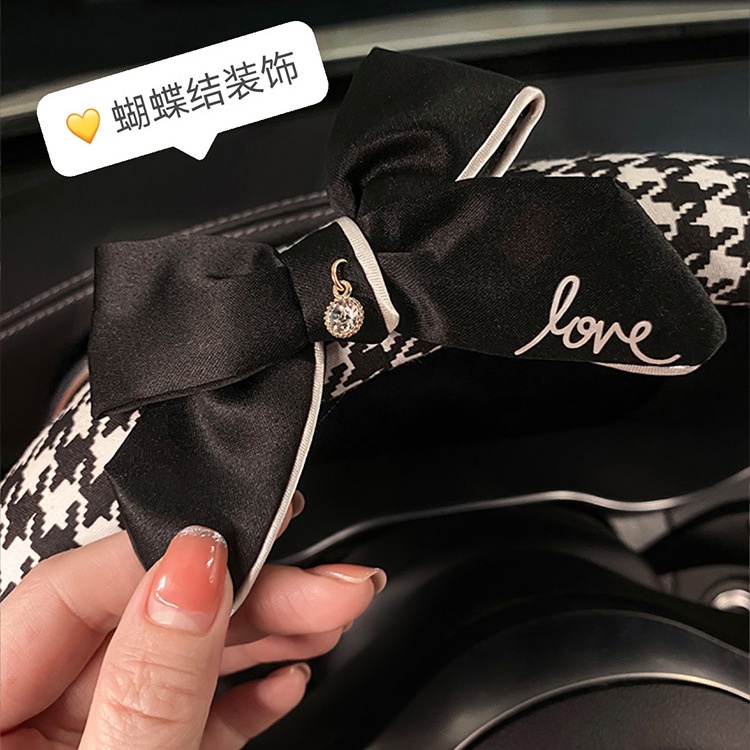 Vỏ bọc vô lăng xe hơi chất liệu lụa mát chống trượt thấm hút mồ hôi thoáng khí họa tiết dễ thương