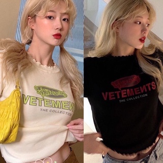 Áo croptop tay ngắn in chữ viền bèo cực xinh