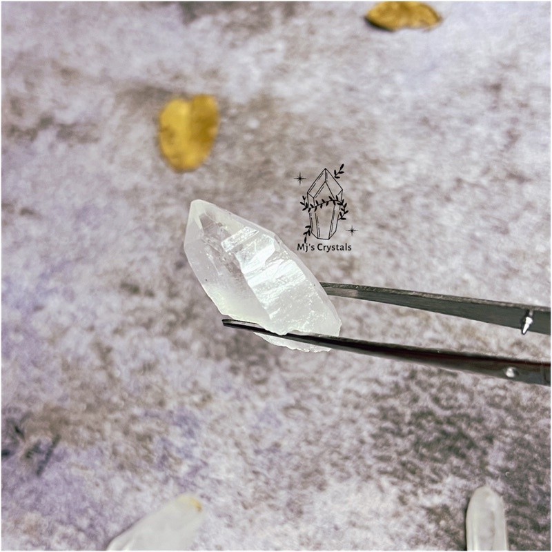 Đ𝘢́ 𝘵𝘩𝘰̂ 𝐿𝑒𝑚𝑢𝑟𝑖𝑎𝑛 𝘊𝘳𝘺𝘴𝘵𝘢𝘭 𝘗𝘩𝘢 𝘭𝘦̂ 𝘵𝘳𝘢̆́𝘯𝘨, s𝘶̛𝘶 𝘵𝘢̂̀𝘮, 𝘩𝘢𝘯𝘥𝘮𝘢𝘥𝘦, 𝘳𝘦𝘪𝘬𝘪, 𝘵𝘩𝘢𝘯𝘩 𝘵𝘢̂̉𝘺 𝘵𝘩𝘪𝘦̂̀𝘯 đ𝘪̣𝘯𝘩