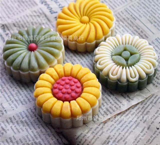 Khuôn trung thu lò xo 4 mặt hoa 125g (M115)