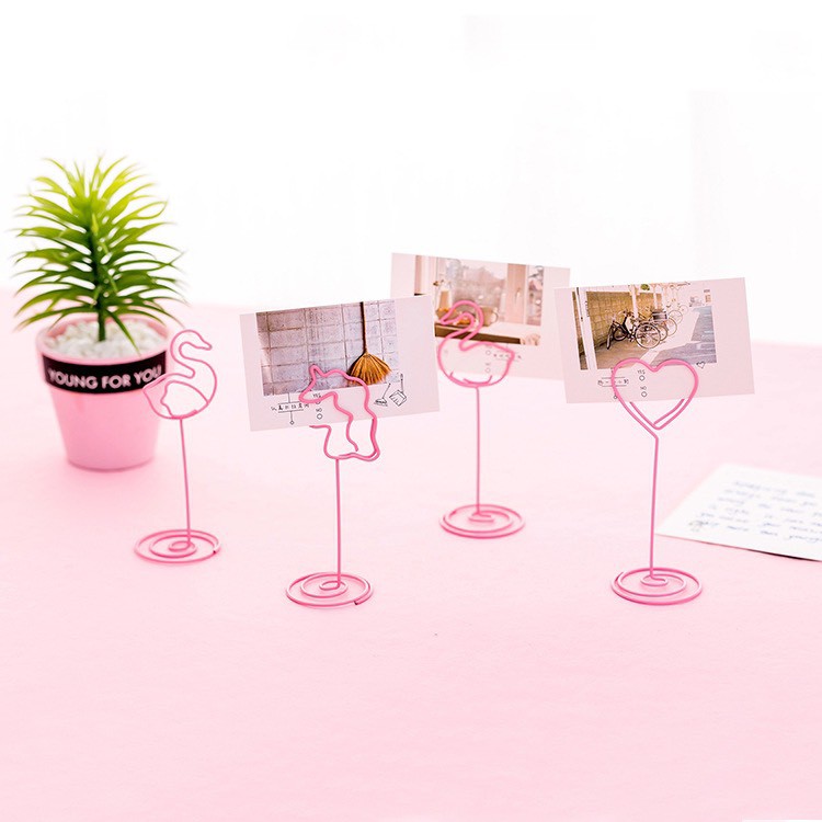 KẸP ẢNH ĐẾ XOẮN TRANG TRÍ BÀN HOẠT HÌNH MÀU HỒNG PASTEL