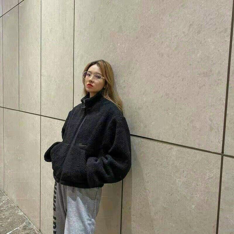 Áo Croptop lông nữ dài tay thêu logo dày dặn cực xinh | BigBuy360 - bigbuy360.vn