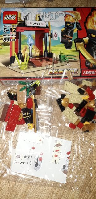 Lắp ráp 1 hộp LegoNinjutsu 99535 có nhiều chi tiết bằng nhựa ABS