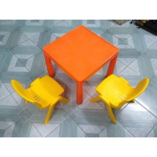 Bộ bàn ghế nhựa: gồm 1 bàn và 2 ghế
