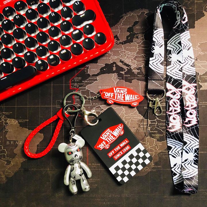 Phụ Kiện Móc Khoá Dây Đeo Thẻ Supreme/Bape/Chrome Heart/Off White/Vans/Stussy
