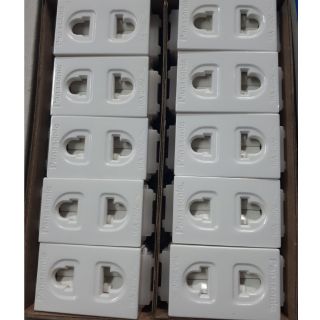 Hạt ổ cắm đơn to có màn che panasonic WEV1081-7SW