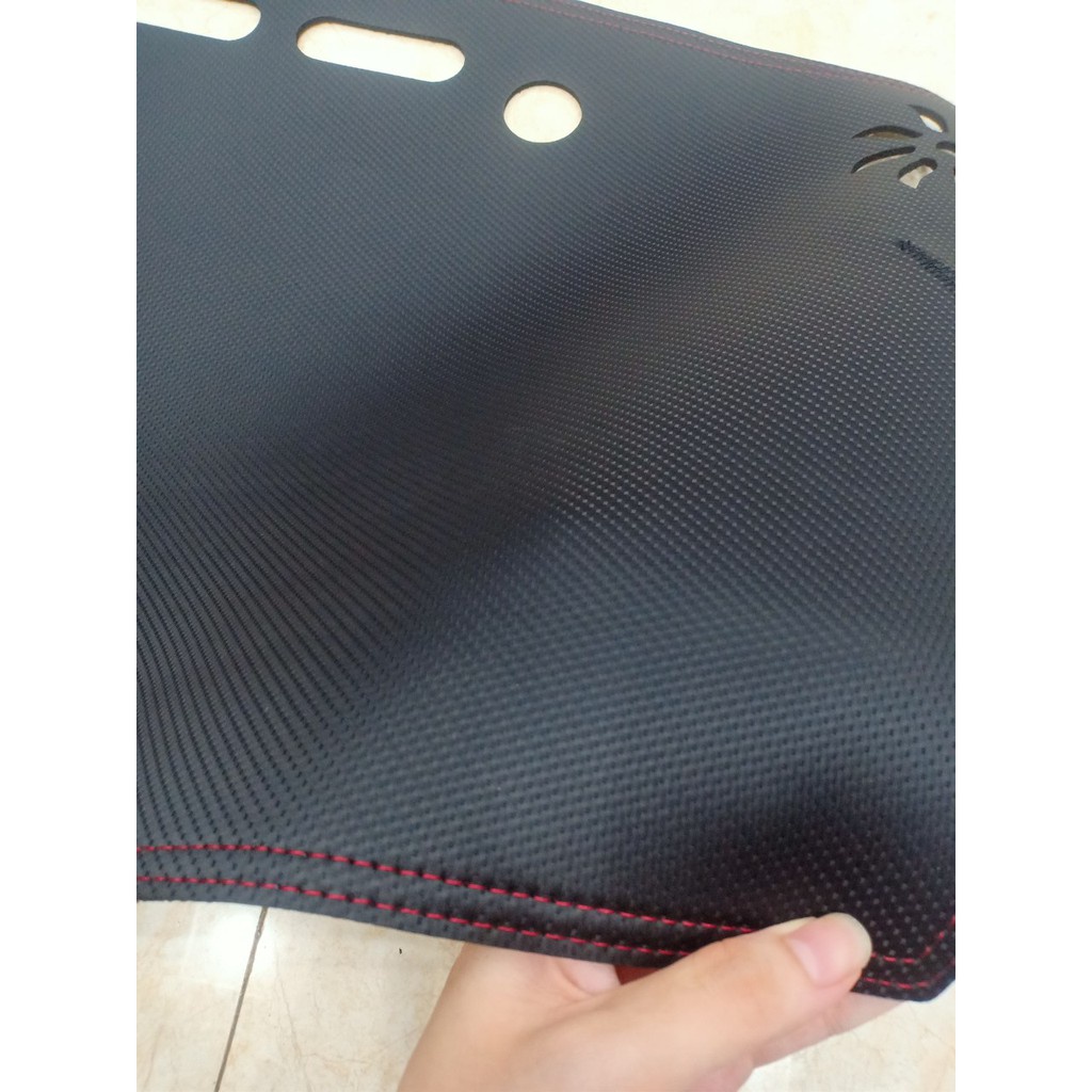 Thảm Taplo Da Carbon Xe Ford Fiesta 2011 đến 2020Màu Đen