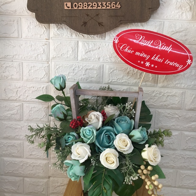 Giỏ hoa bằng sáp thơm làm quà tặng