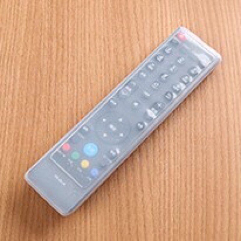 Bọc remote tivi bằng nhựa dẻo ôm sát có khe hở thay pin tiện lợi