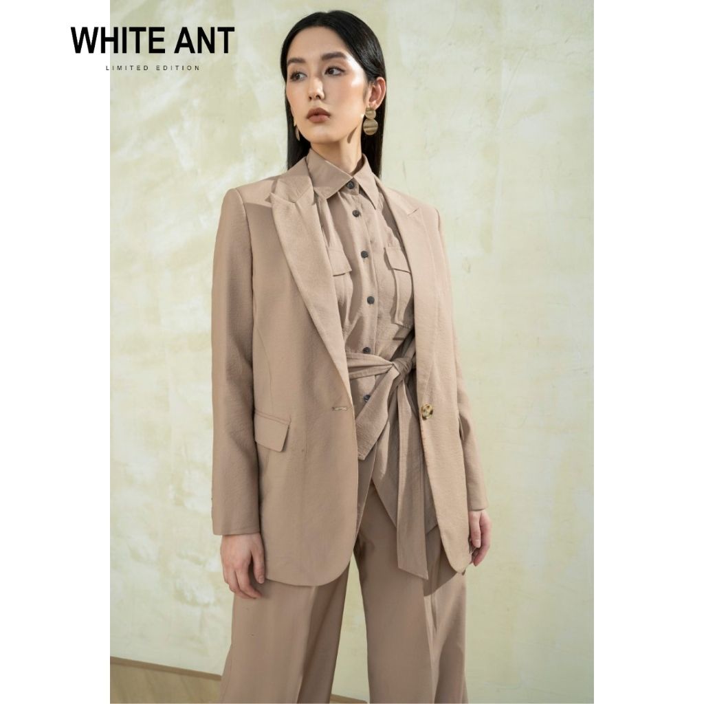 Áo Khoác Blazer Công Sở Nữ WHITE ANT IRIS VEST Cổ Bẻ Ly Chéo Thân Trước Cách Điệu, Chất Liệu Cao Cấp Chống Xù 180500021