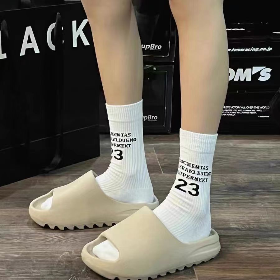 Vớ Cotton Cổ Vừa Họa Tiết 123 Chữ Cái Tiếng Anh Màu Trắng Đen Phong Cách Đường Phố Mùa Xuân Thu Cho Nam Và Nữ