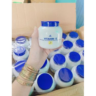 Kem dưỡng ẩm và làm trắng da vitamin E Thái lan