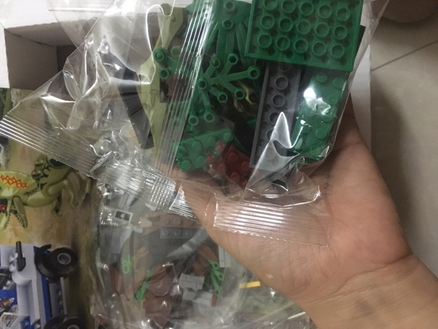 LEGO KHỦNG LONG và SỬA CHỮA NHÀ MÁY BÁNH KẸO