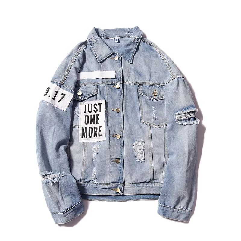 Áo khoác jean nam màu xanh có 2 túi nắp hộp trước ngực, phối rách cài cúc chất denim dáng suông thời trang thu đông
