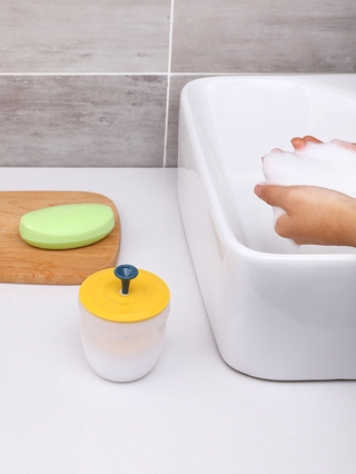 Máy tạo bọt sữa rửa mặt xách tay