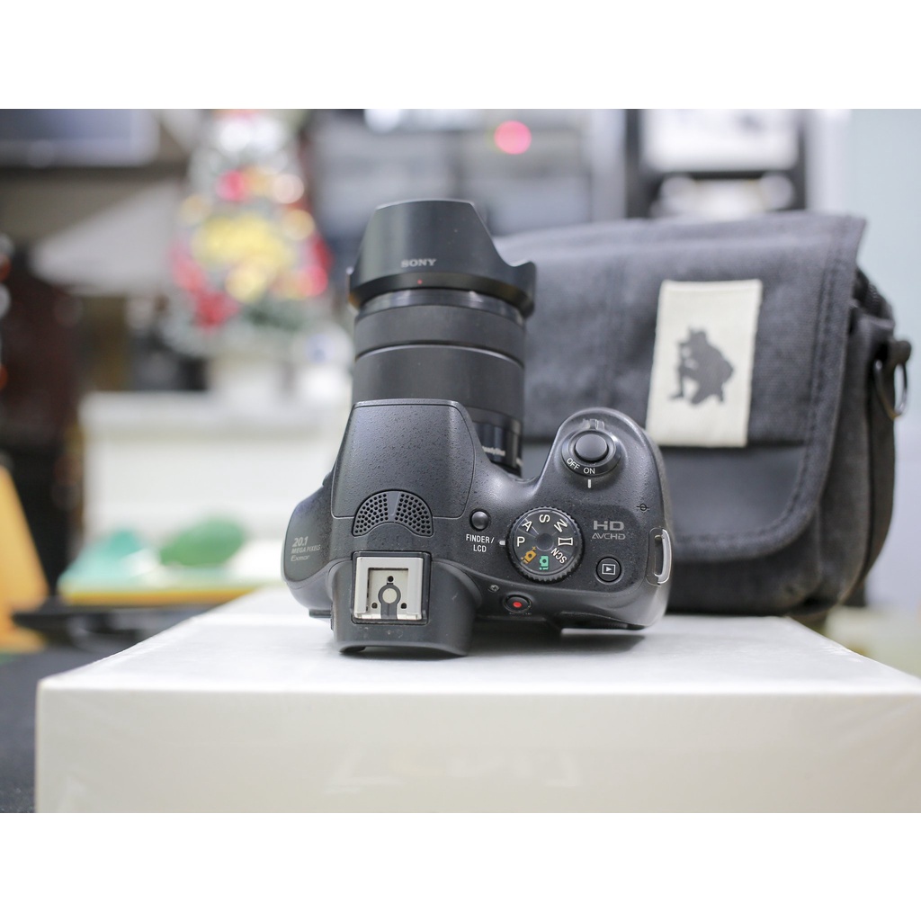 Combo máy ảnh Sony A3000 kèm len Sony 18 55. Hỗ trợ chụp + quay video Full HD. Sự khởi đầu hoàn hảo.